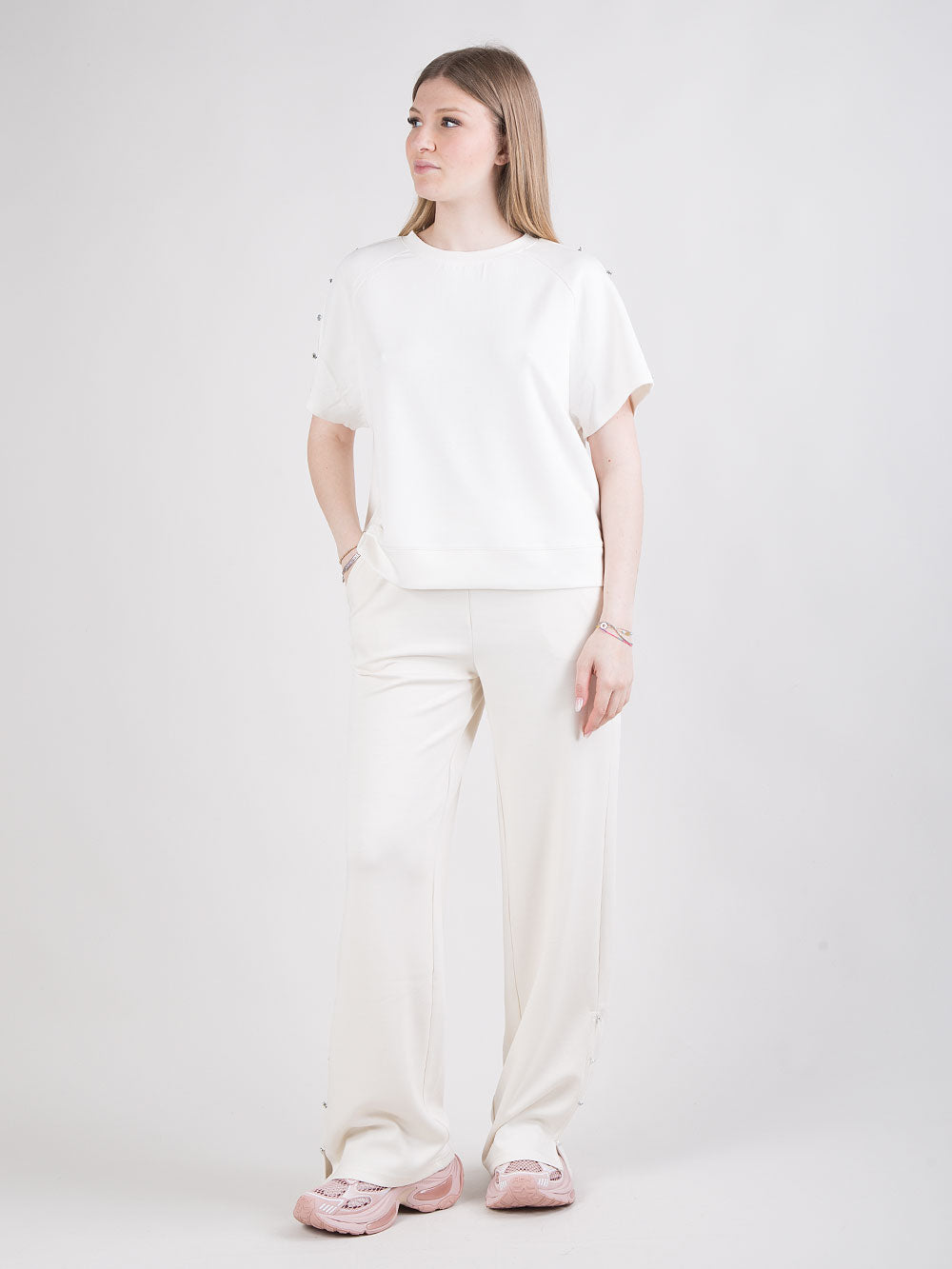 Pantalone ampio con spacchi
