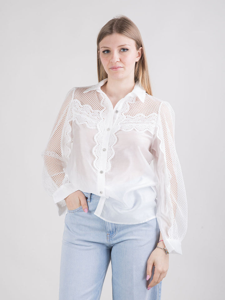 Camicia bianca ricamata con maniche in microrete