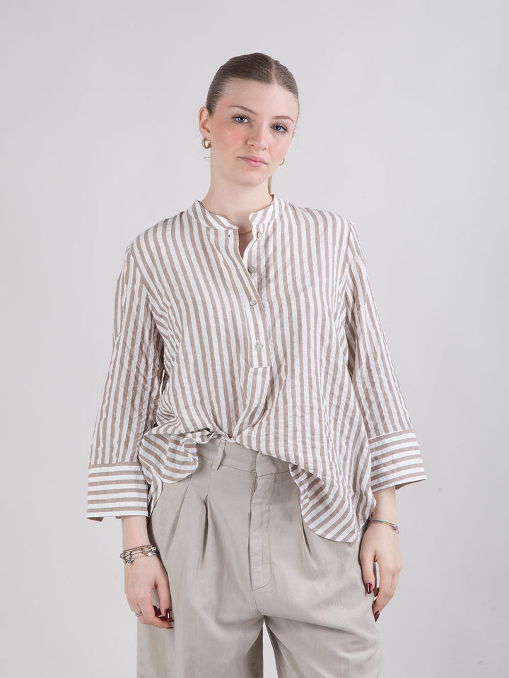 Camicia over a righe con collo alla coreana