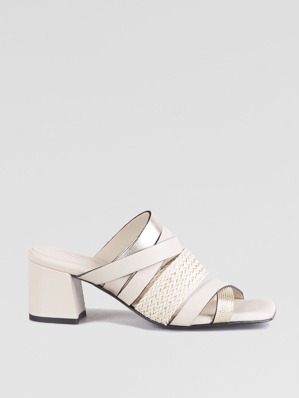 Sandalo ciabatta in pelle intrecciata