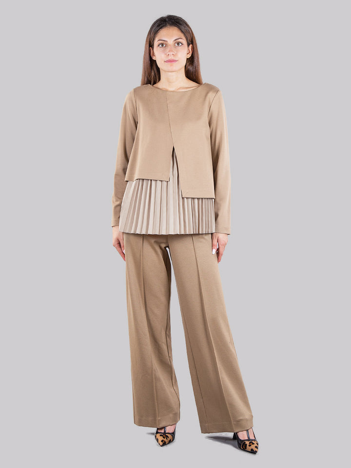 Wide leg trousers