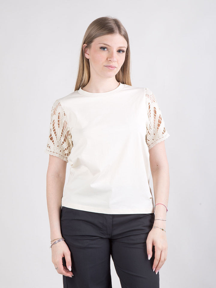 T-shirt in cotone con maniche in pizzo