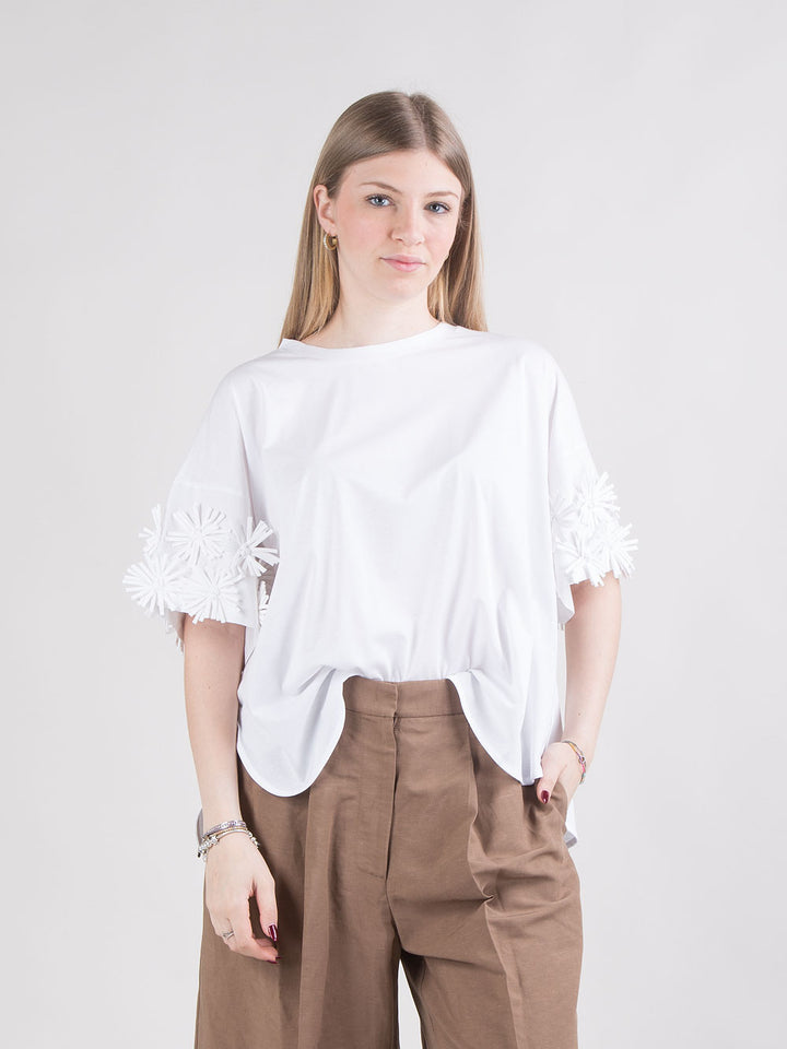 T-shirt over con dettaglio floreale