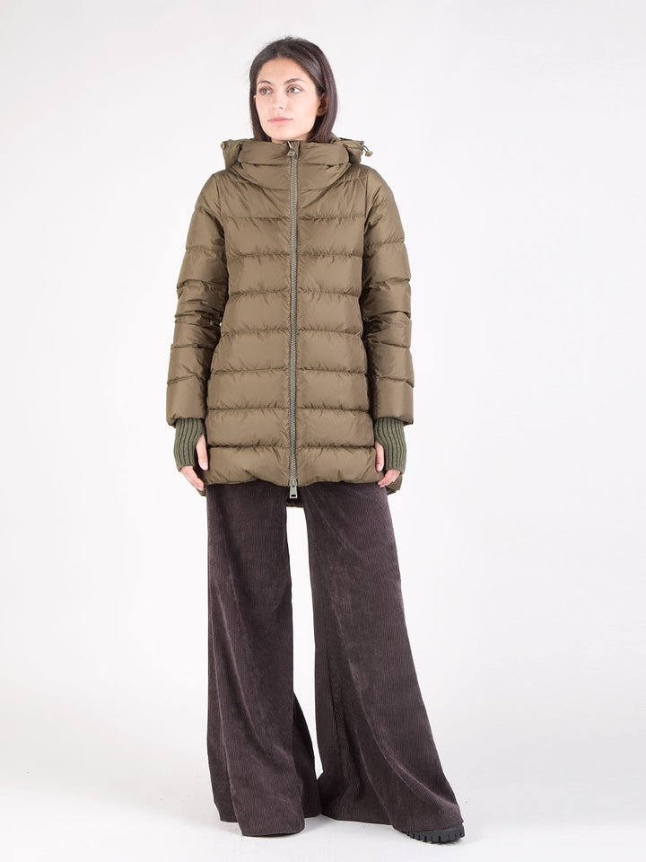 Piumino con manicotti