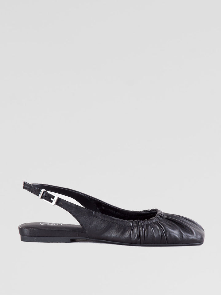 Ballerina in pelle nera a punta quadrata
