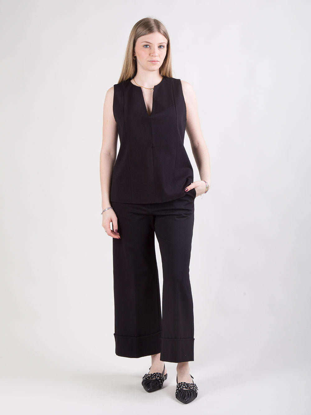 Pantalone nero con risvolto alto