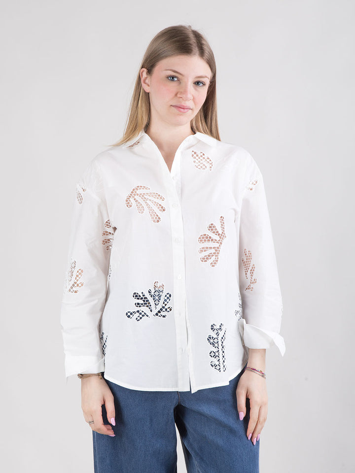 Camicia bianca over con inserti ricamati