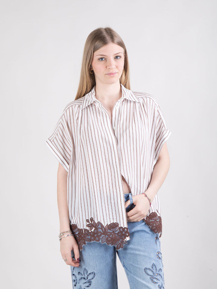 Camicia corta a righe con ricamo