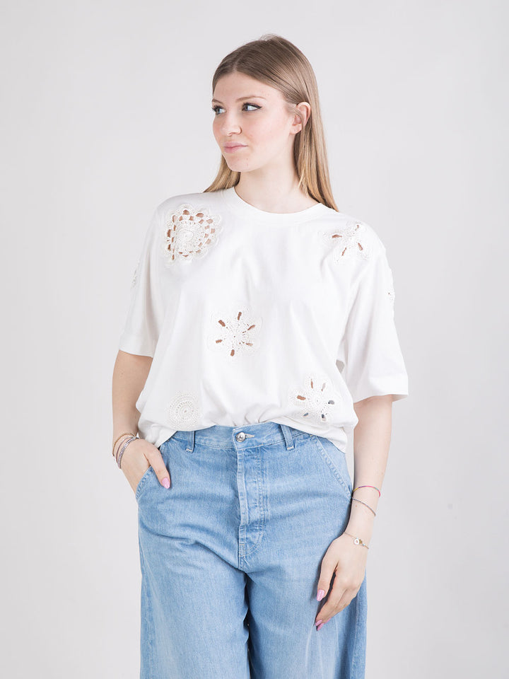 T-shirt over con ricami