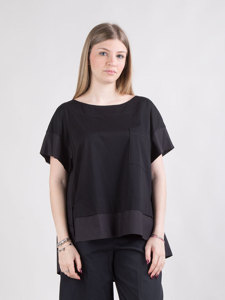 T-shirt con scollo a barca e dettaglio popeline