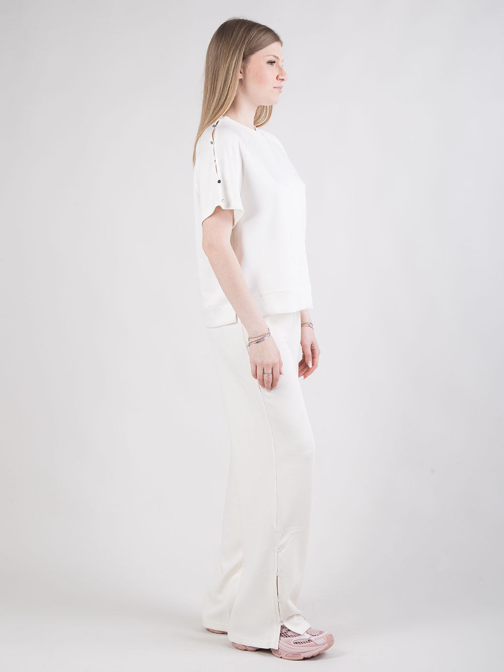 Pantalone ampio con spacchi