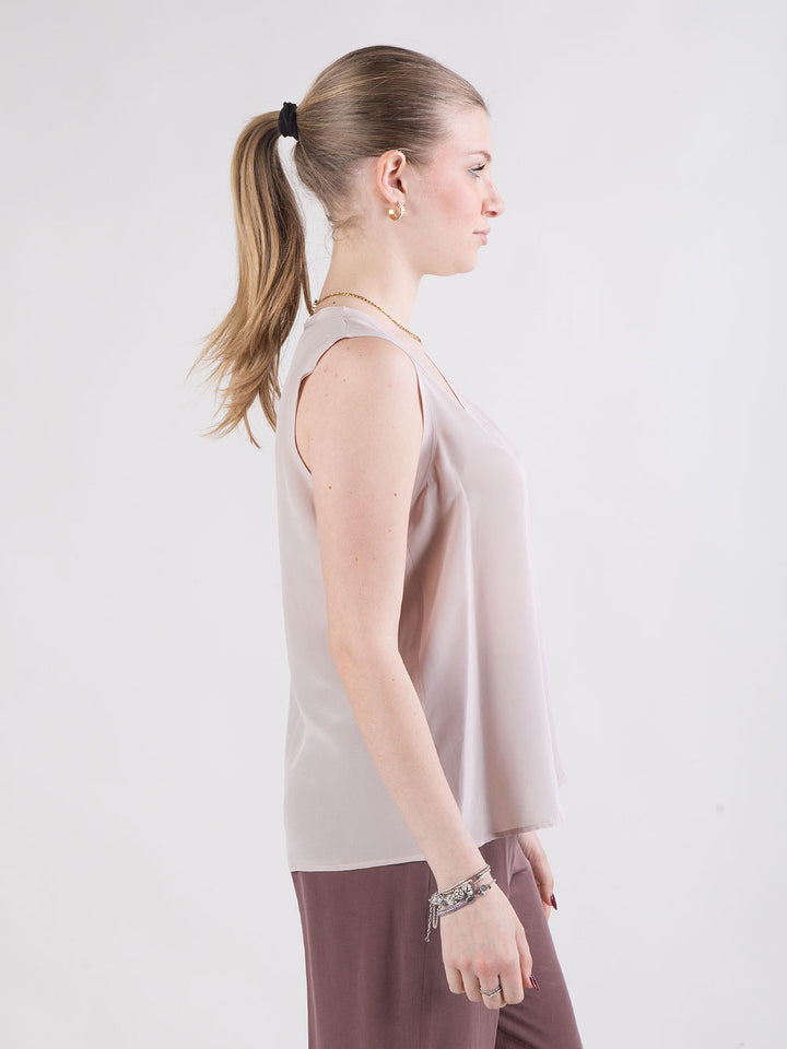 Blusa smanicata in seta