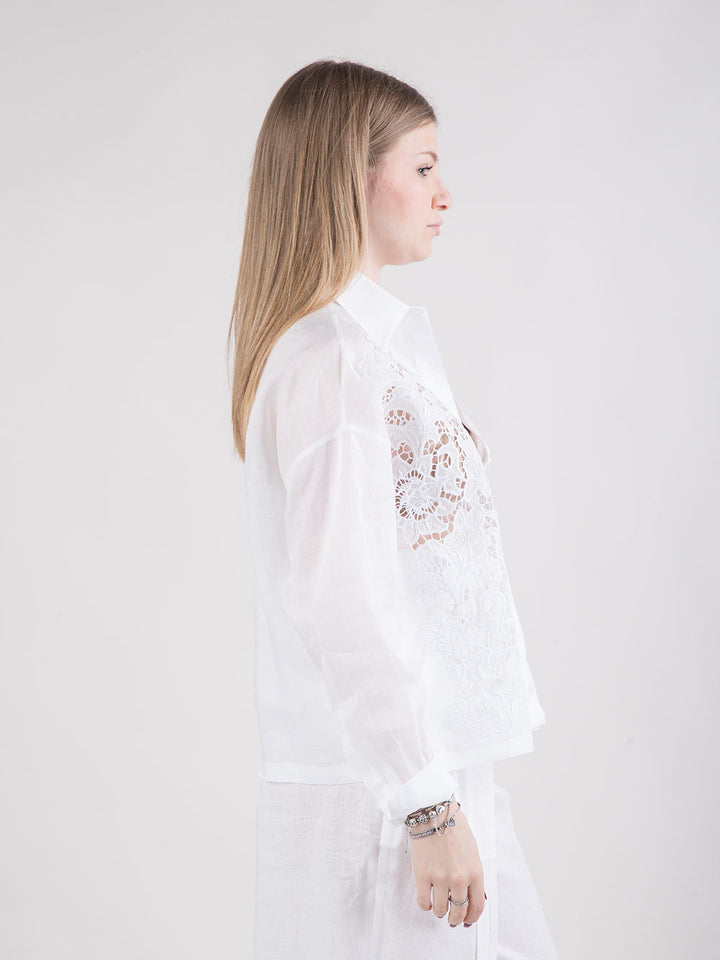 Camicia con ricamo Sangallo sul davanti