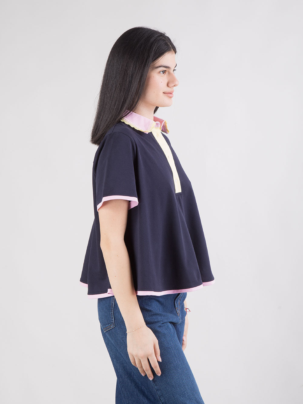 Polo blu con colletto bicolore