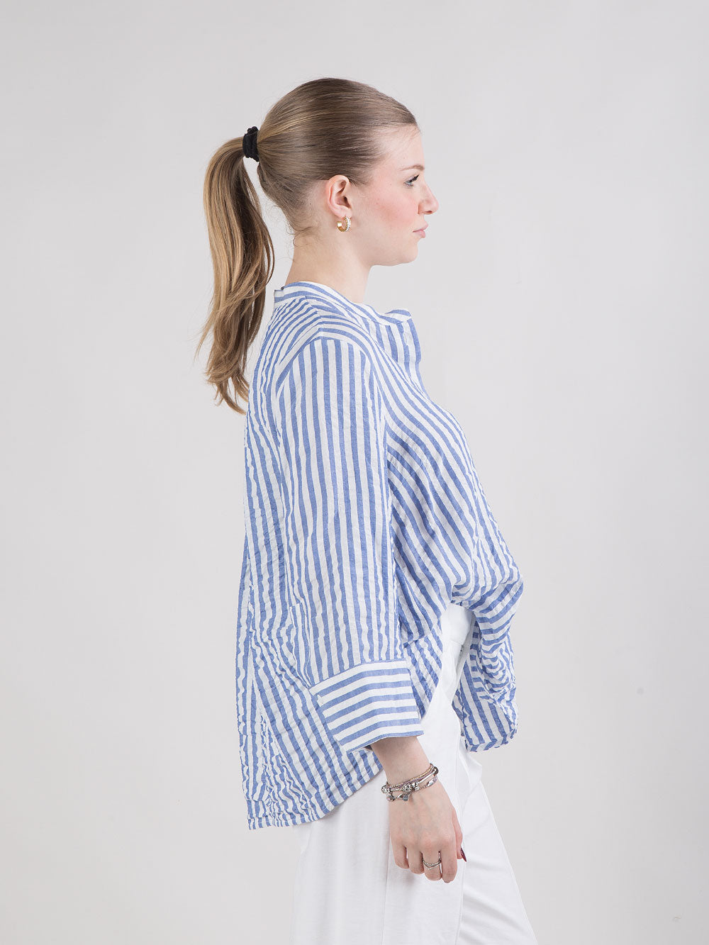 Camicia over a righe con collo alla coreana