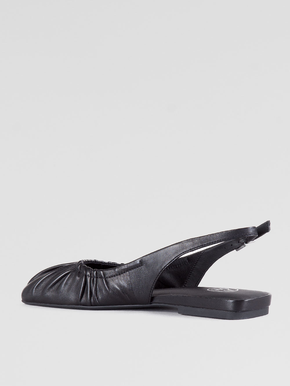 Ballerina in pelle nera a punta quadrata