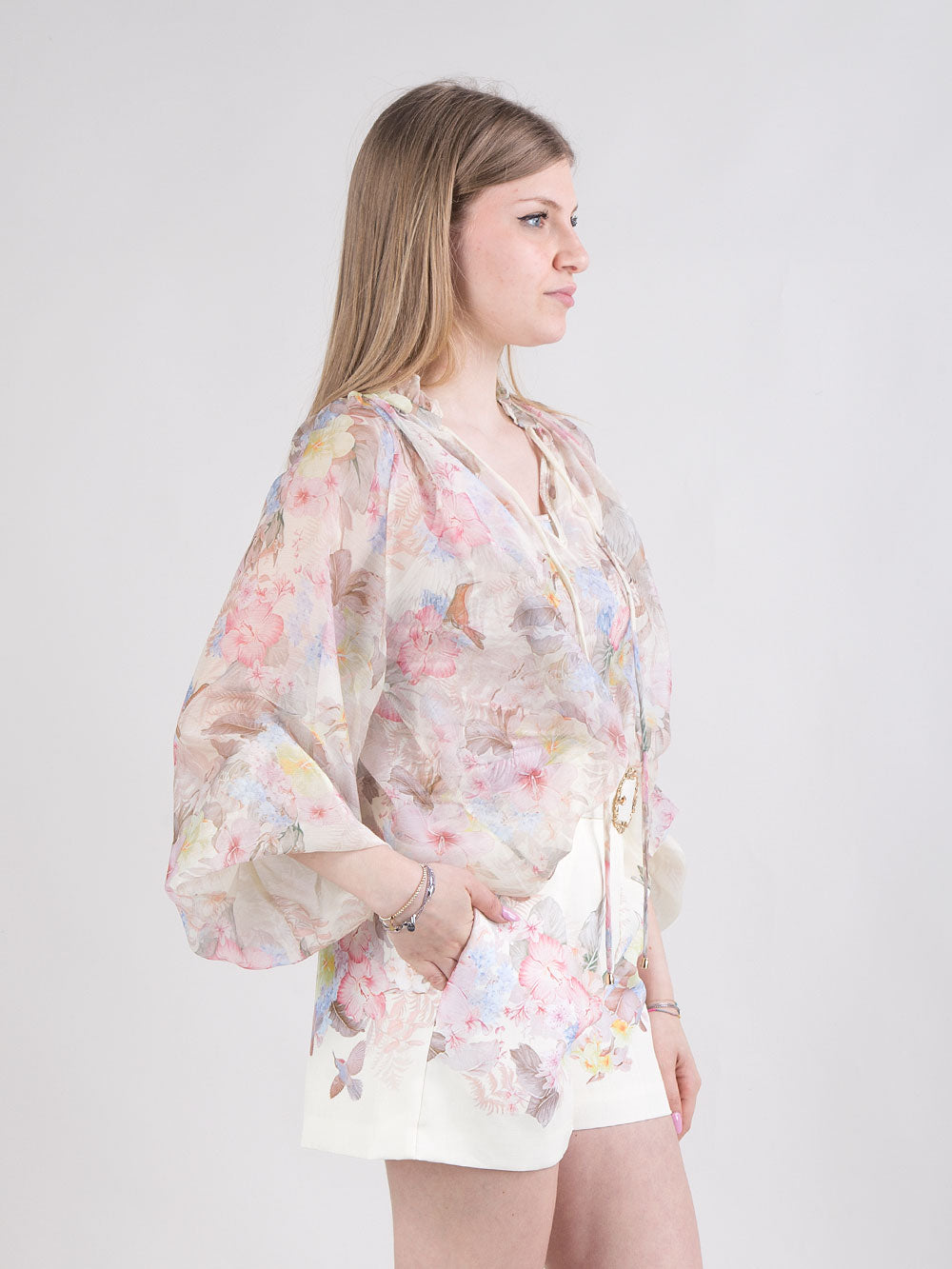 Blusa fantasia floreale e uccelli