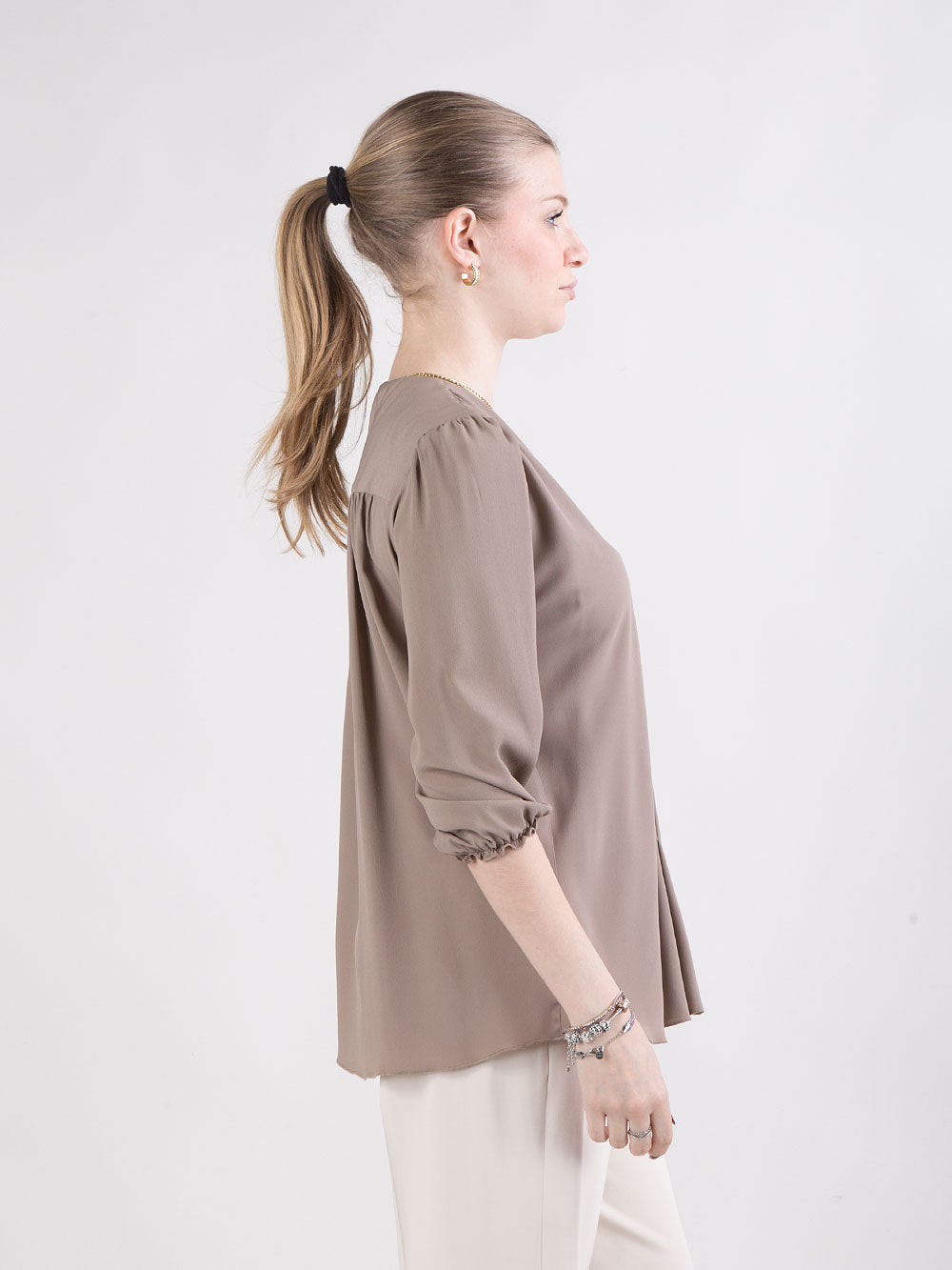 Blusa con scollo a V