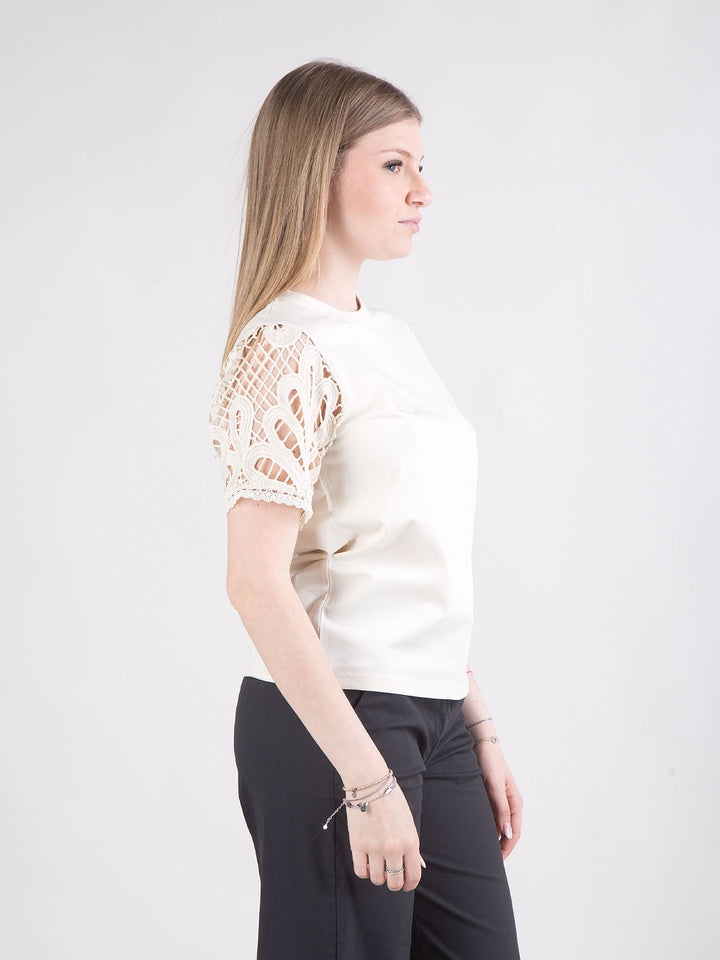 T-shirt in cotone con maniche in pizzo