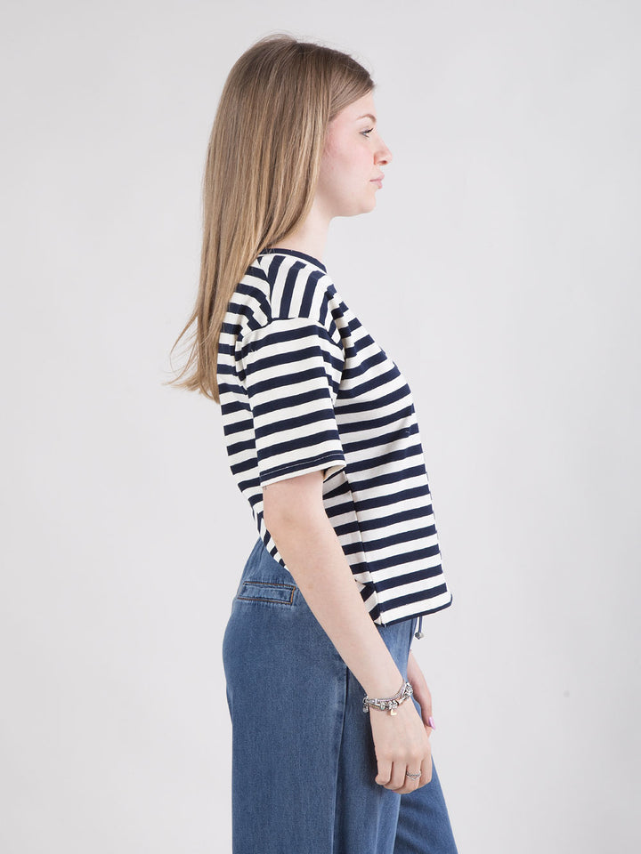 T-shirt a righe con schiena scoperta