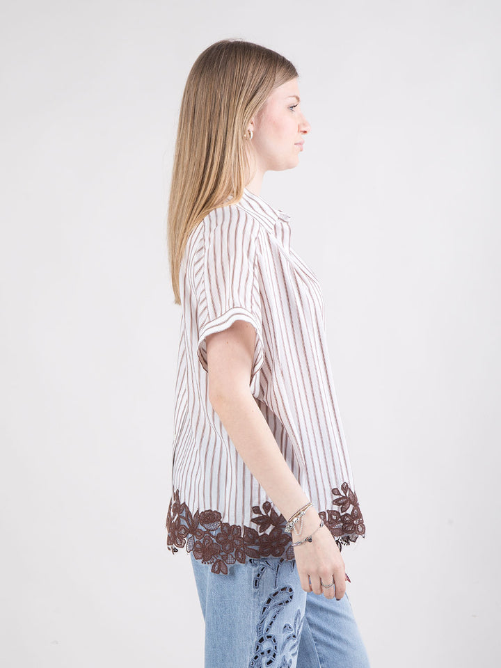 Camicia corta a righe con ricamo