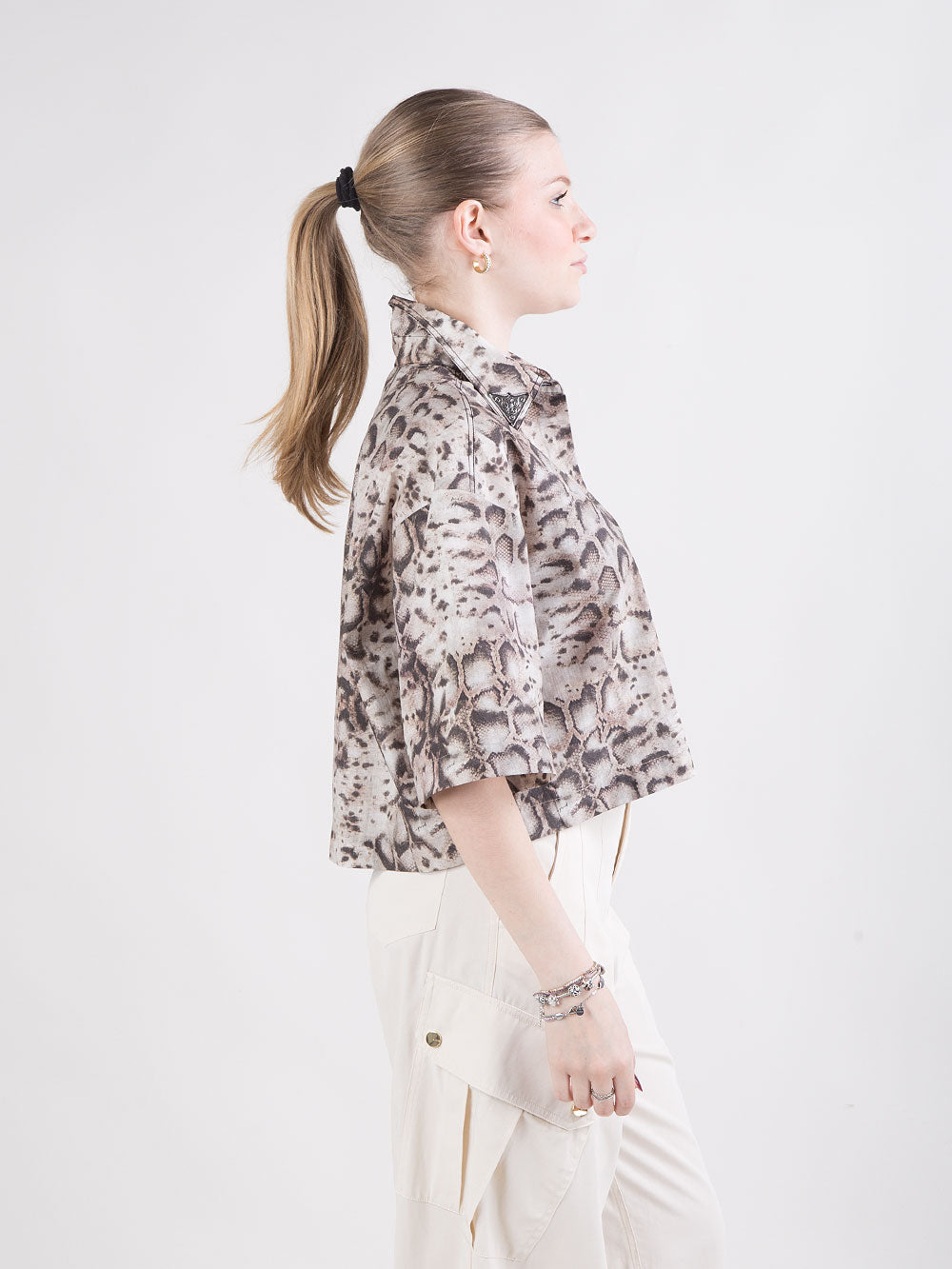 Camicia cropped stampa snake
