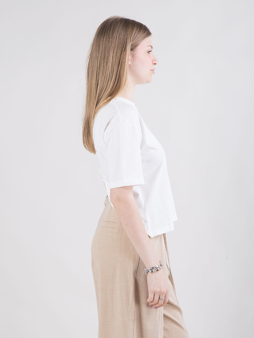 T-shirt con schiena scoperta
