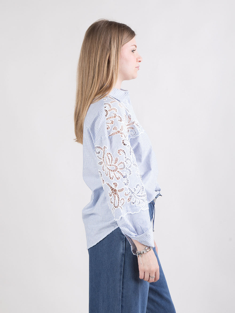 Camicia a righe ricamata