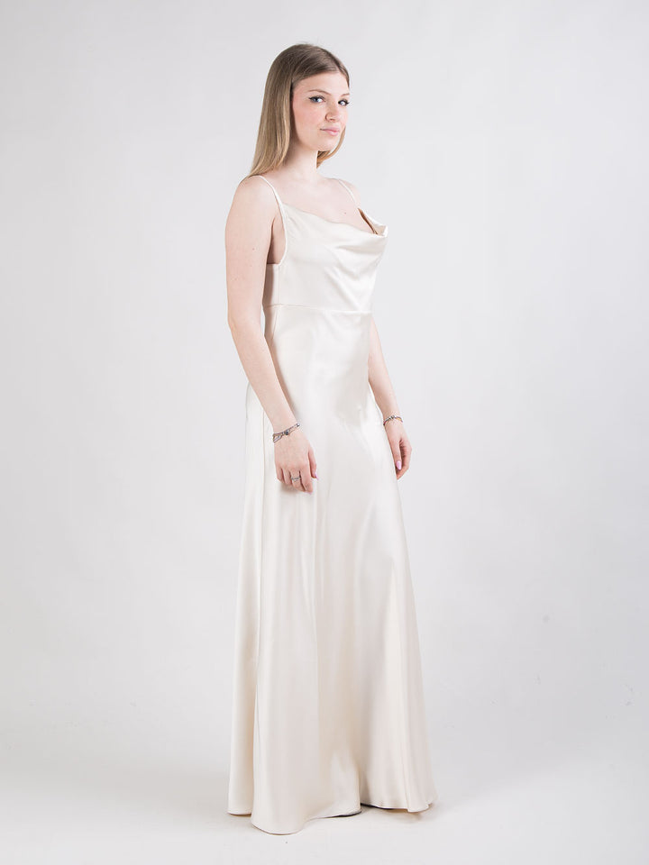 Abito lungo in satin con scollo a cappuccio