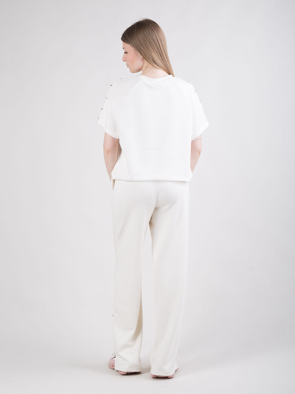 Pantalone ampio con spacchi