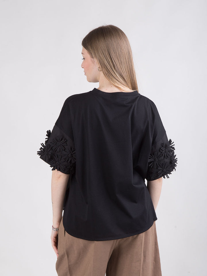 T-shirt over con dettaglio floreale