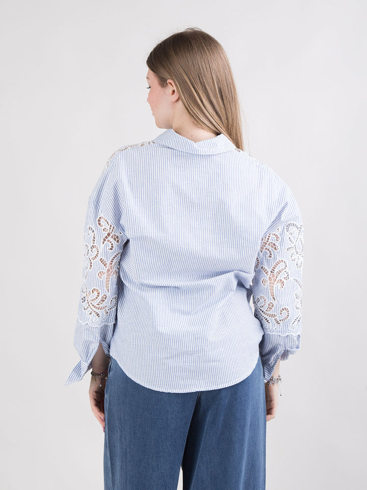 Camicia a righe ricamata