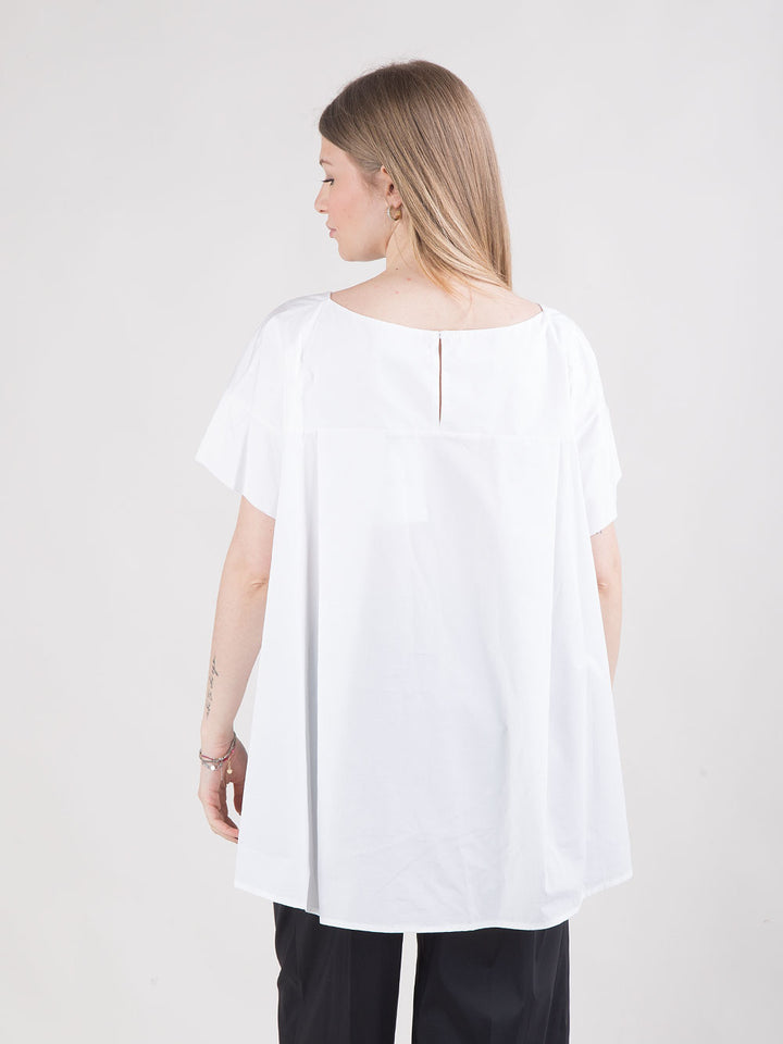 T-shirt con scollo a barca e dettaglio popeline