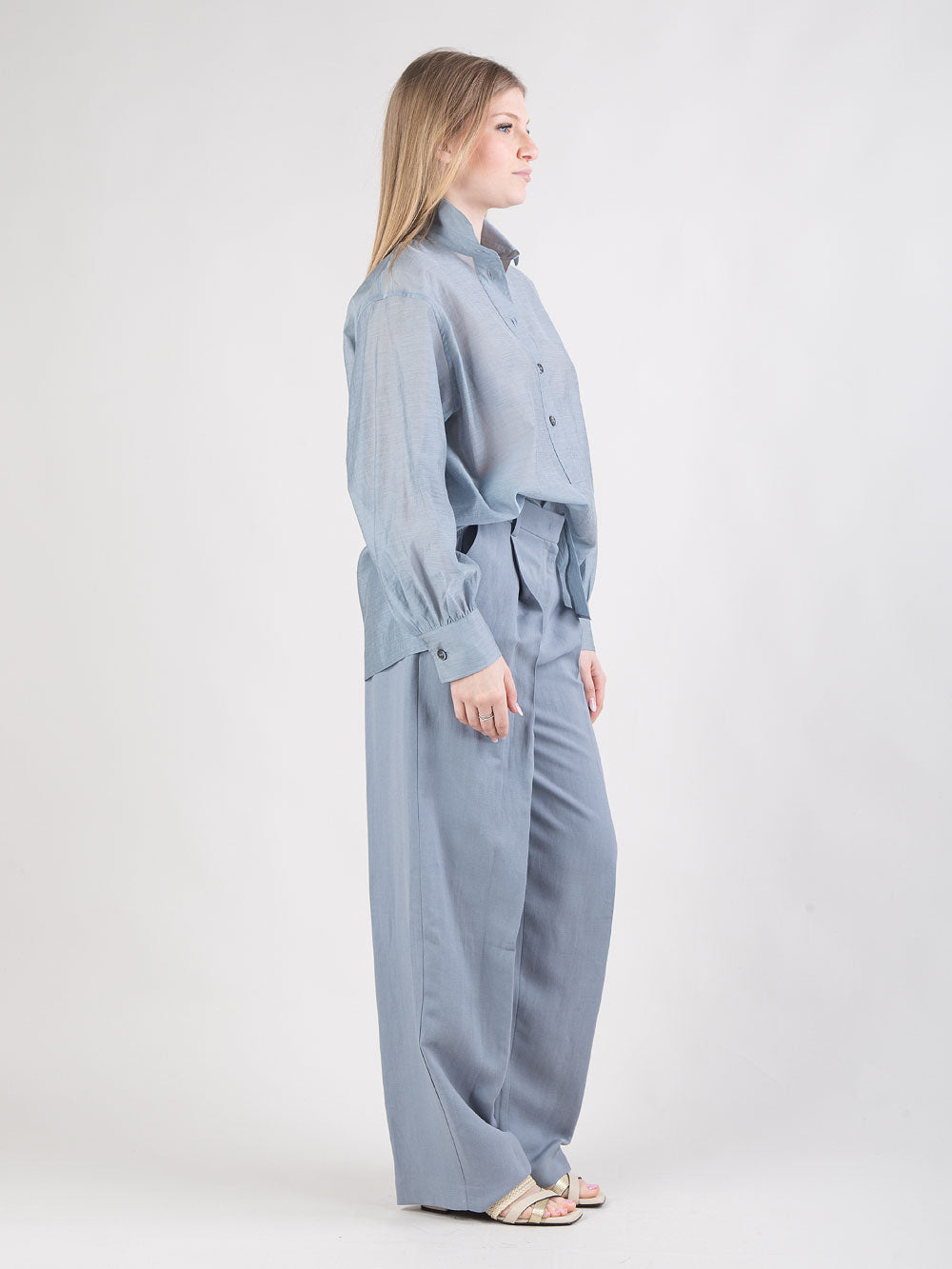 Pantalone ampio con pinces