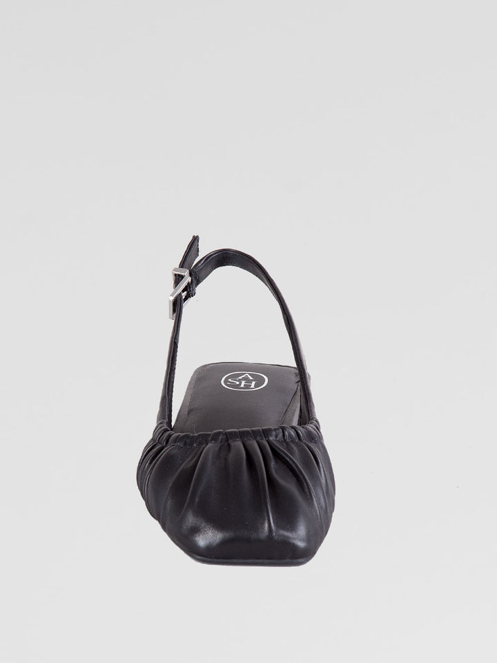Ballerina in pelle nera a punta quadrata