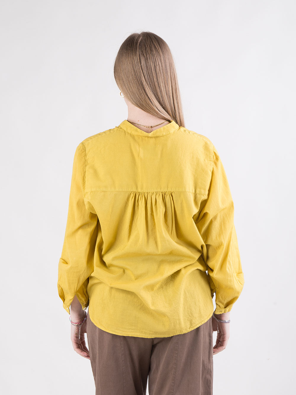 Camicia con collo alla coreana e rouche