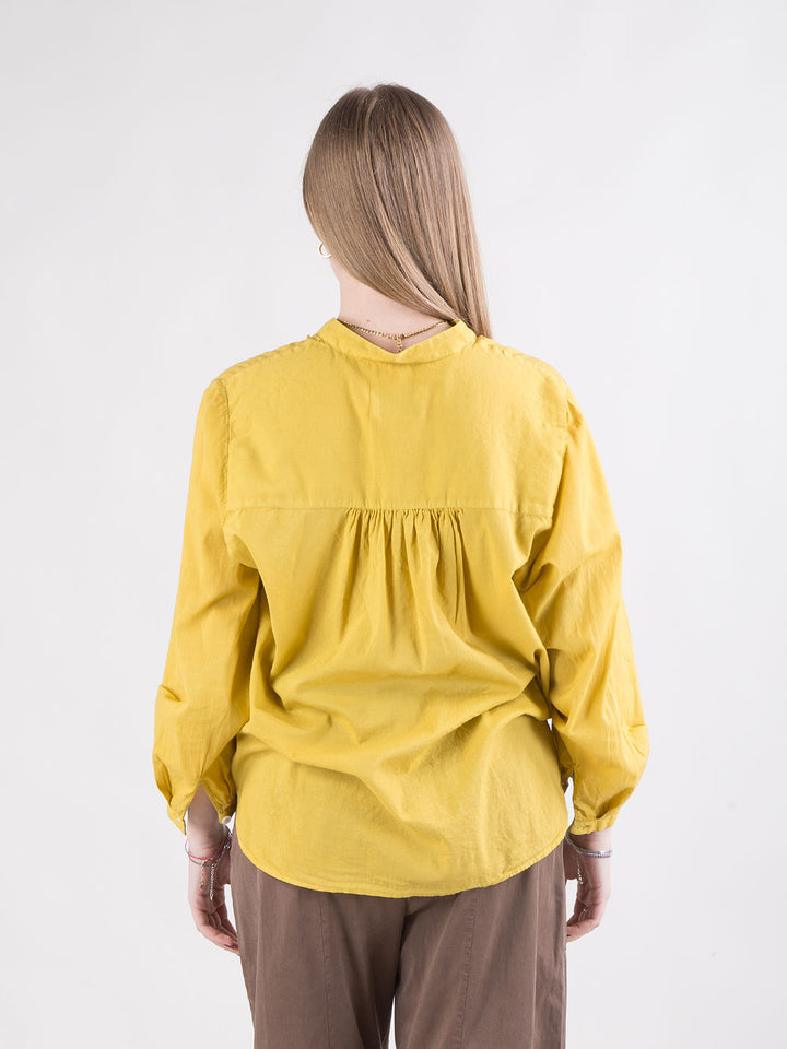 Camicia con collo alla coreana e rouche