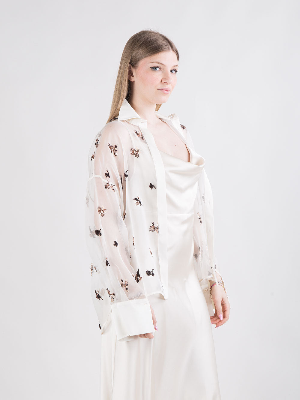 Camicia in organza di seta con fiori in paillettes