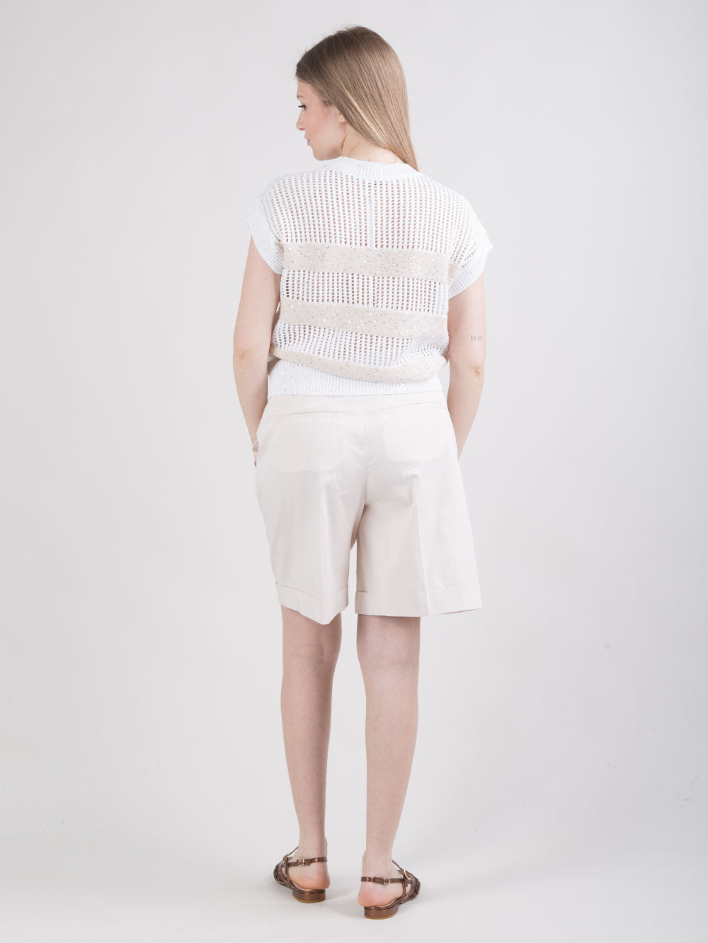 shorts con pinces e dettagli regolabili