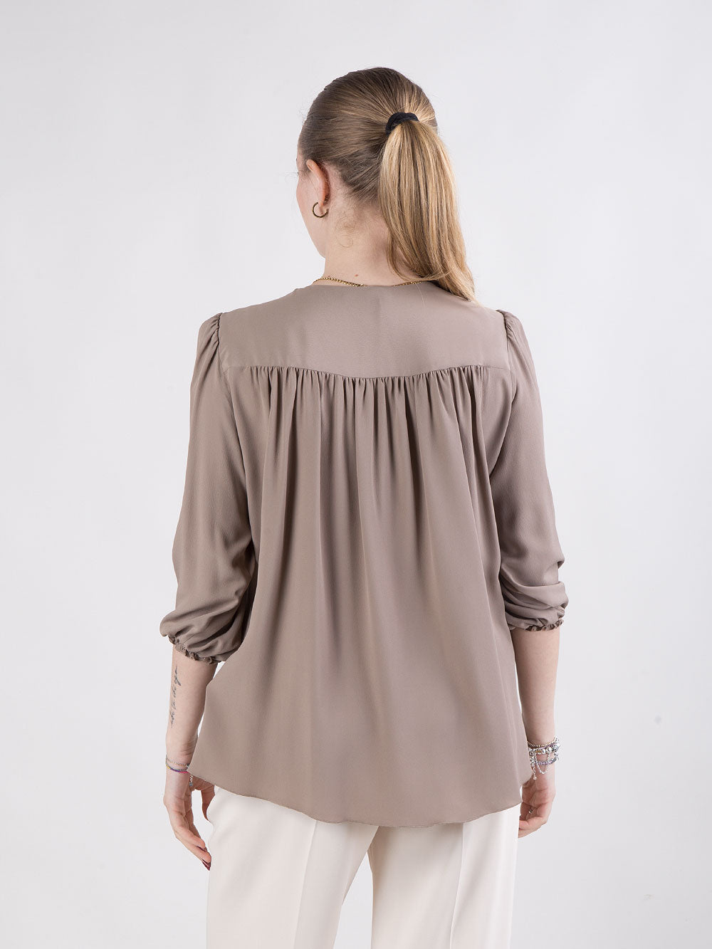 Blusa con scollo a V