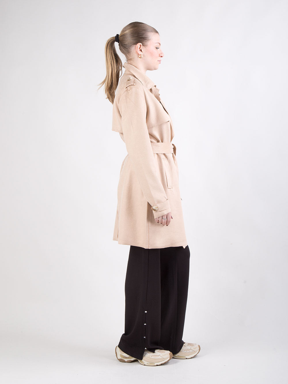Trench in eco suede con cintura