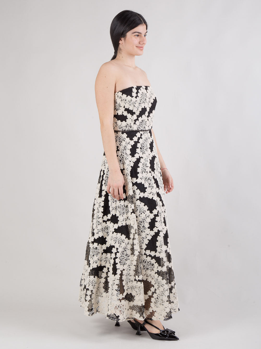 Abito midi a fascia in pizzo con cintura strass