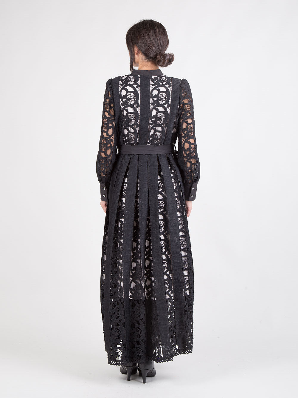 ABITO RICAMATO LUNGO