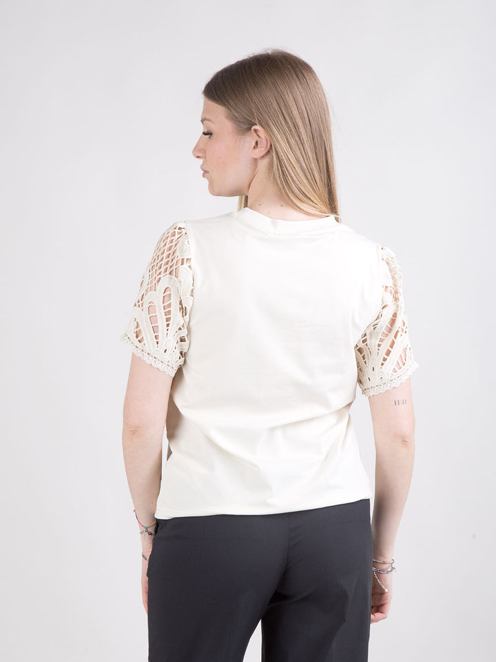 T-shirt in cotone con maniche in pizzo