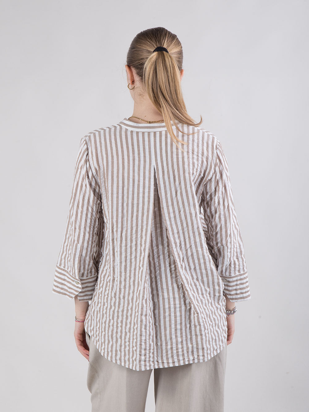 Camicia over a righe con collo alla coreana