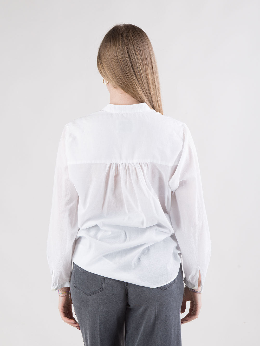 Camicia con collo alla coreana e rouche