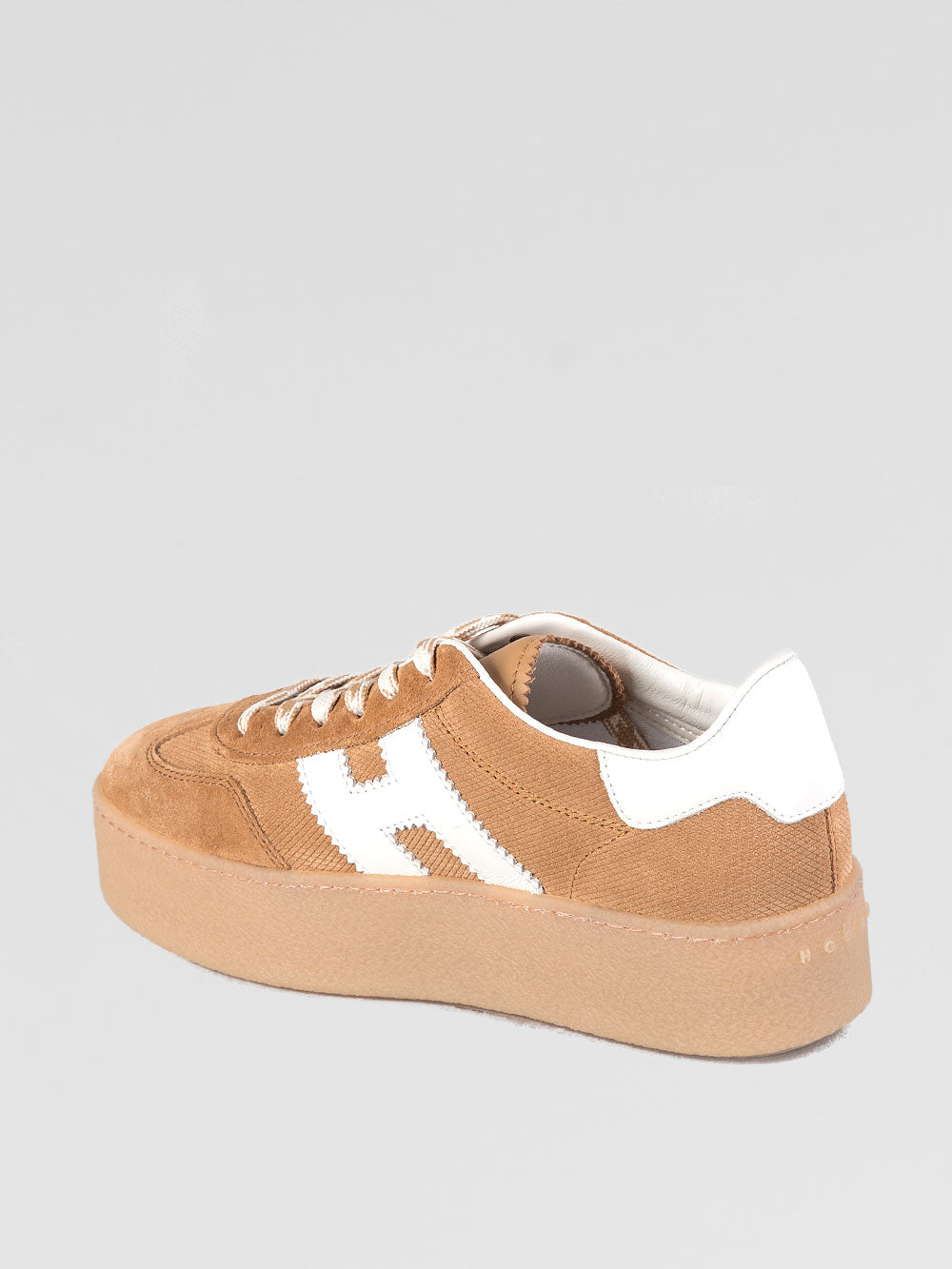 Sneakers cool in suede