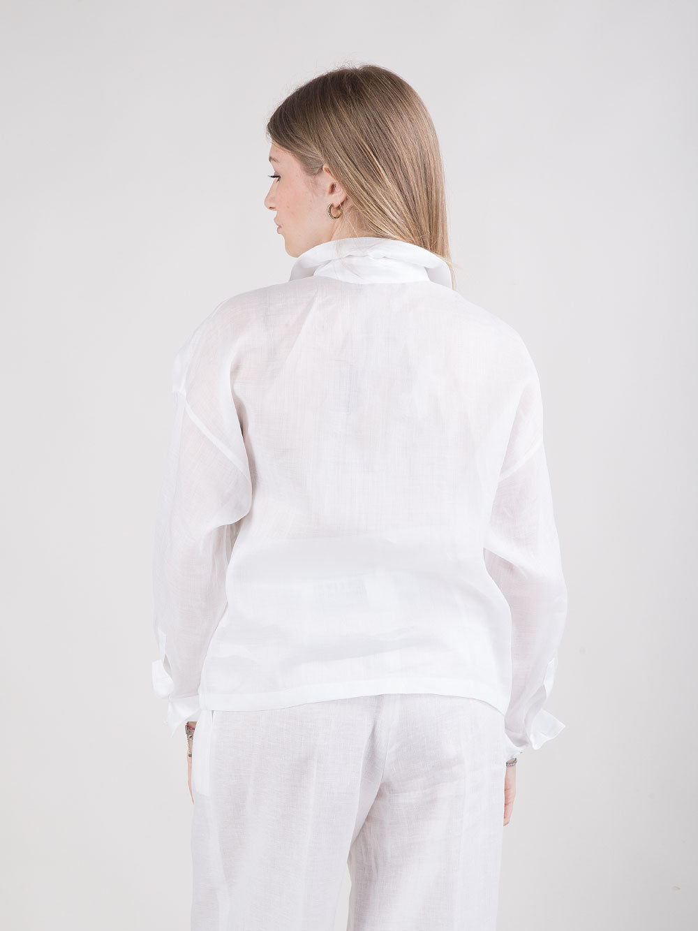 Camicia con ricamo Sangallo sul davanti