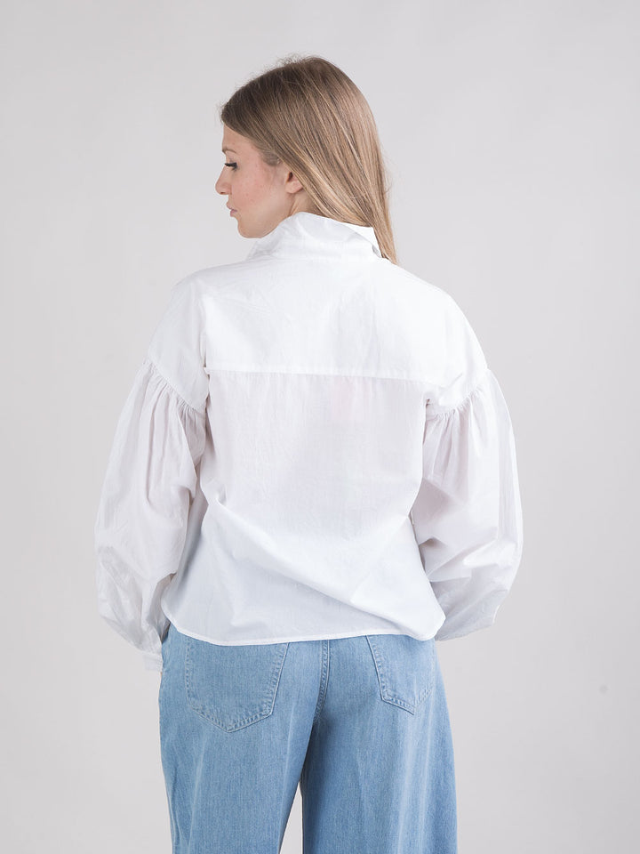 Camicia over con ricami floreali