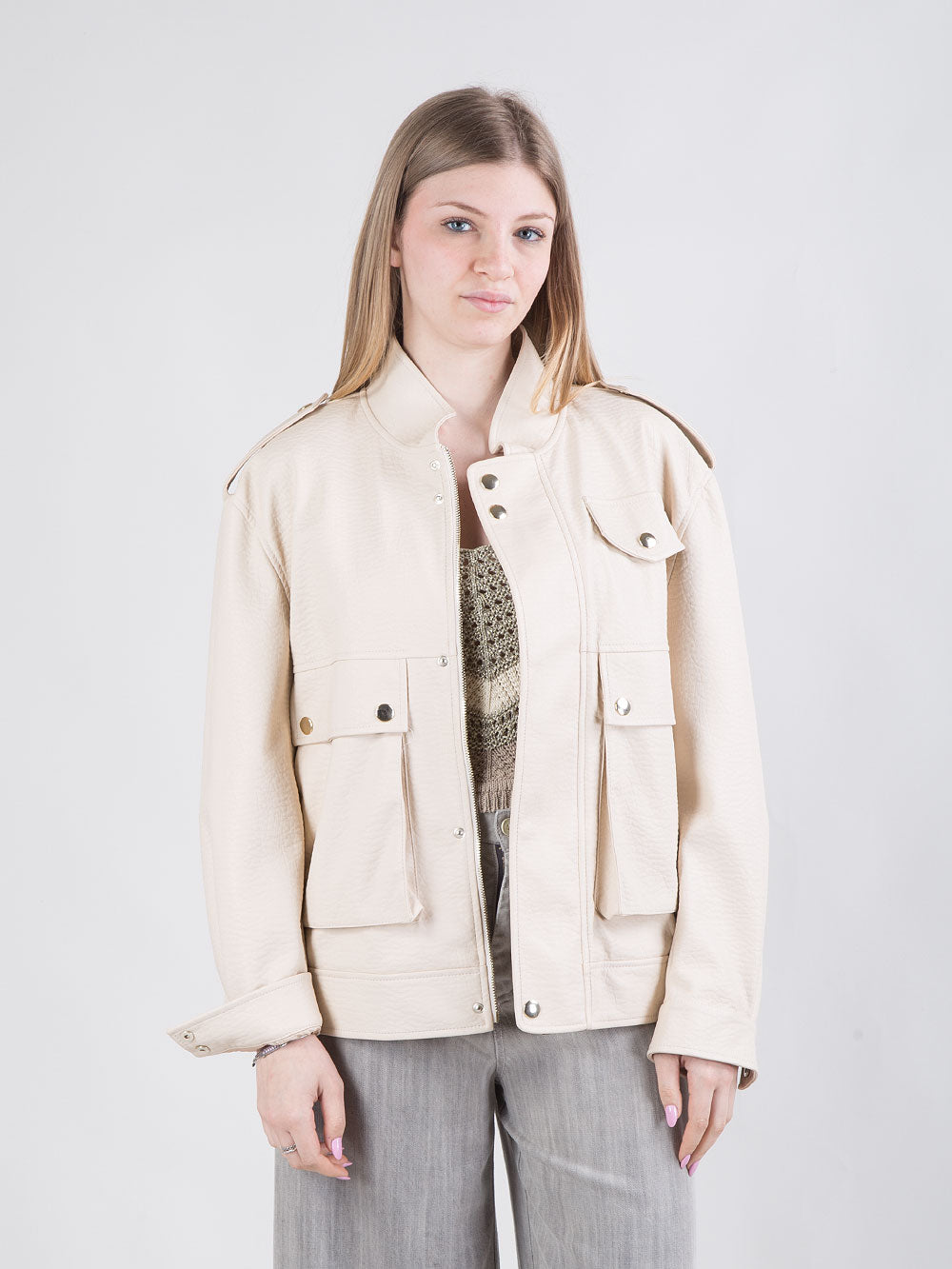 Bomber in eco pelle martellata